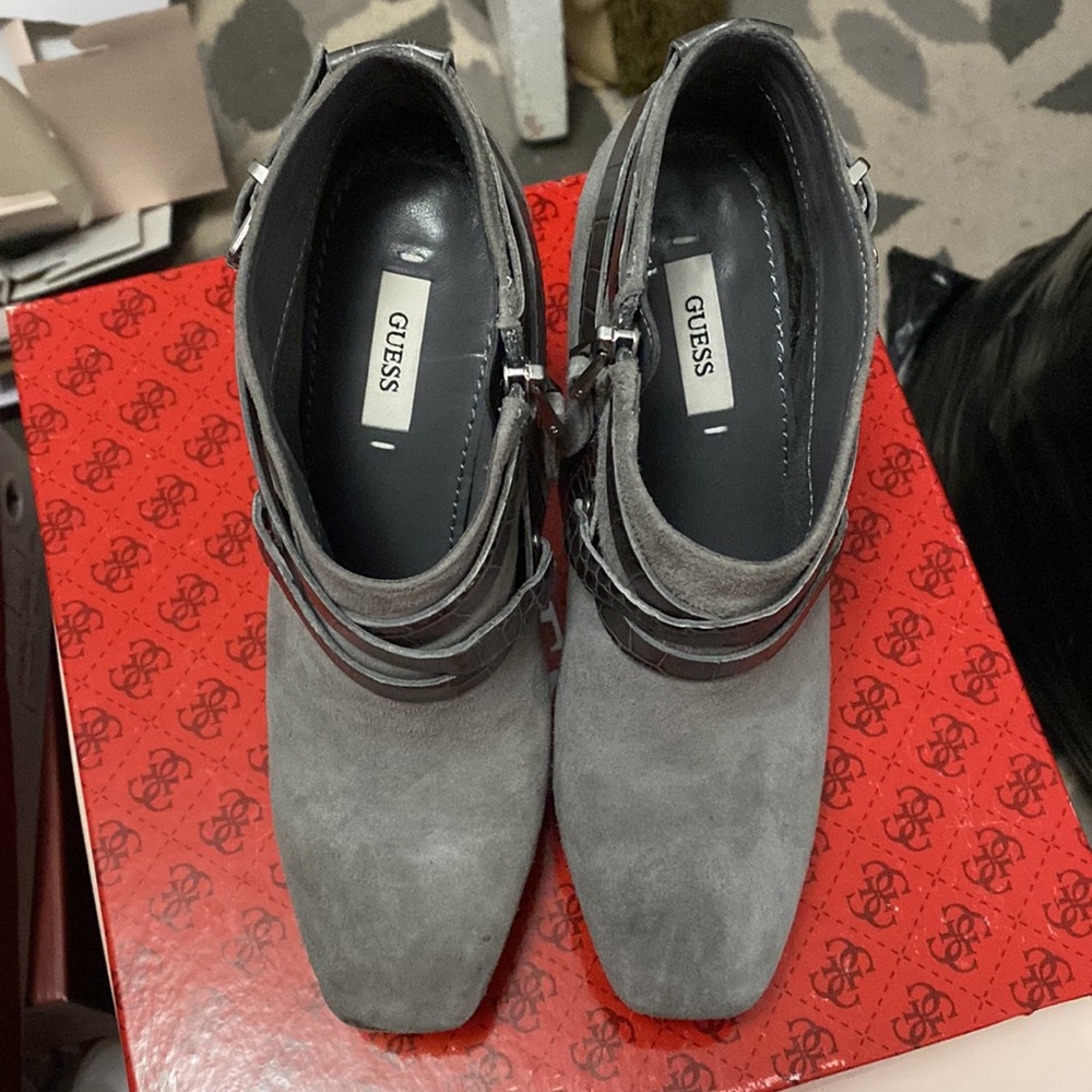 Guess Heels - Picture 6 of 7